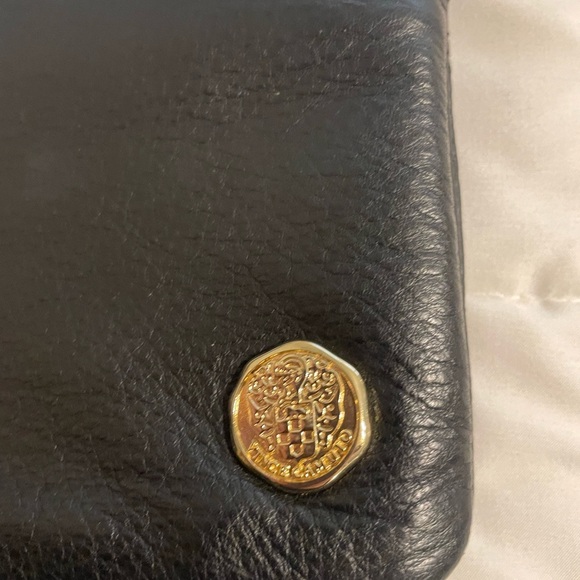 Elegant Black Leather Crossbody Bag - Picture 3 of 16